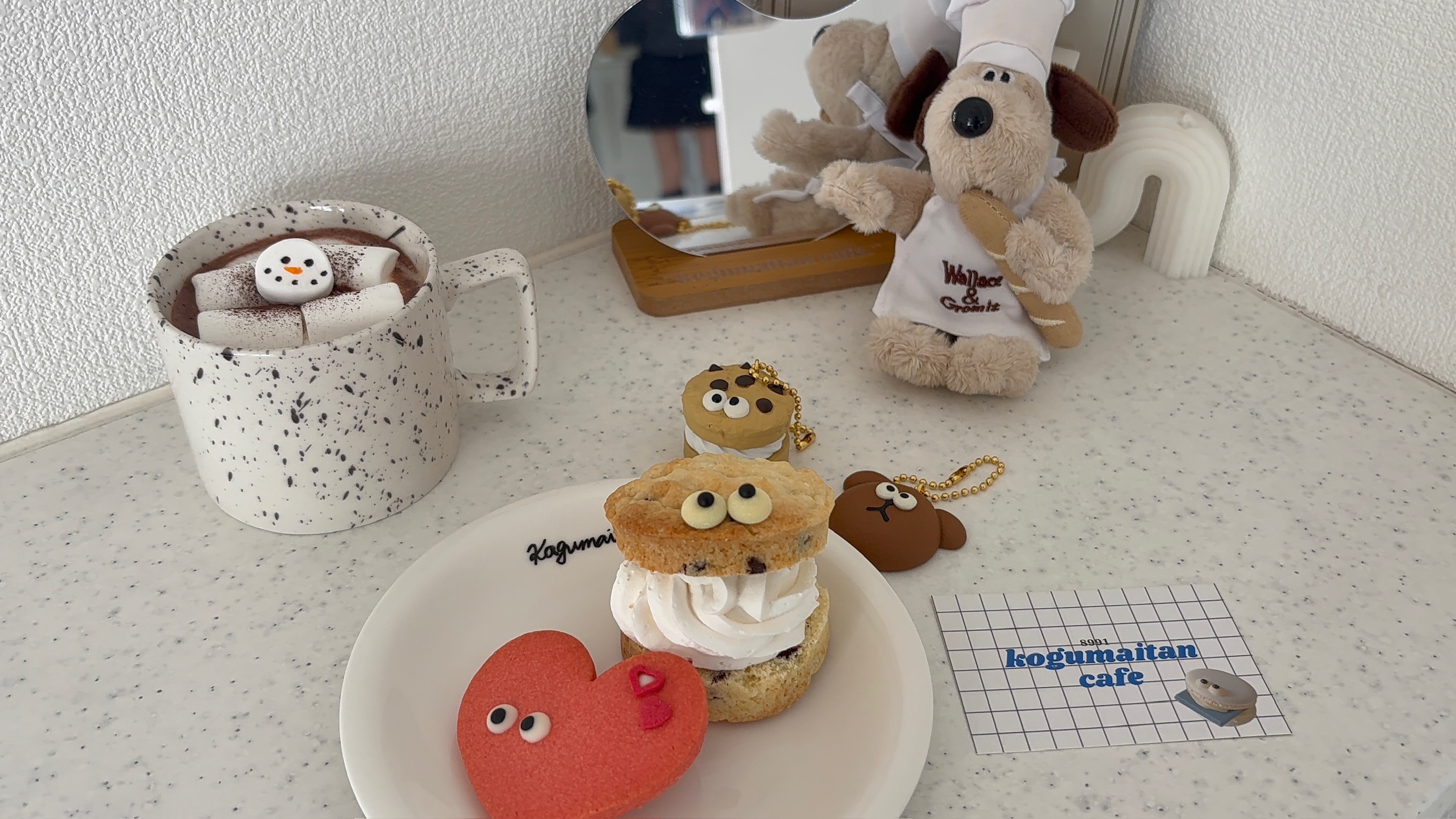 注文した焼き菓子とココア