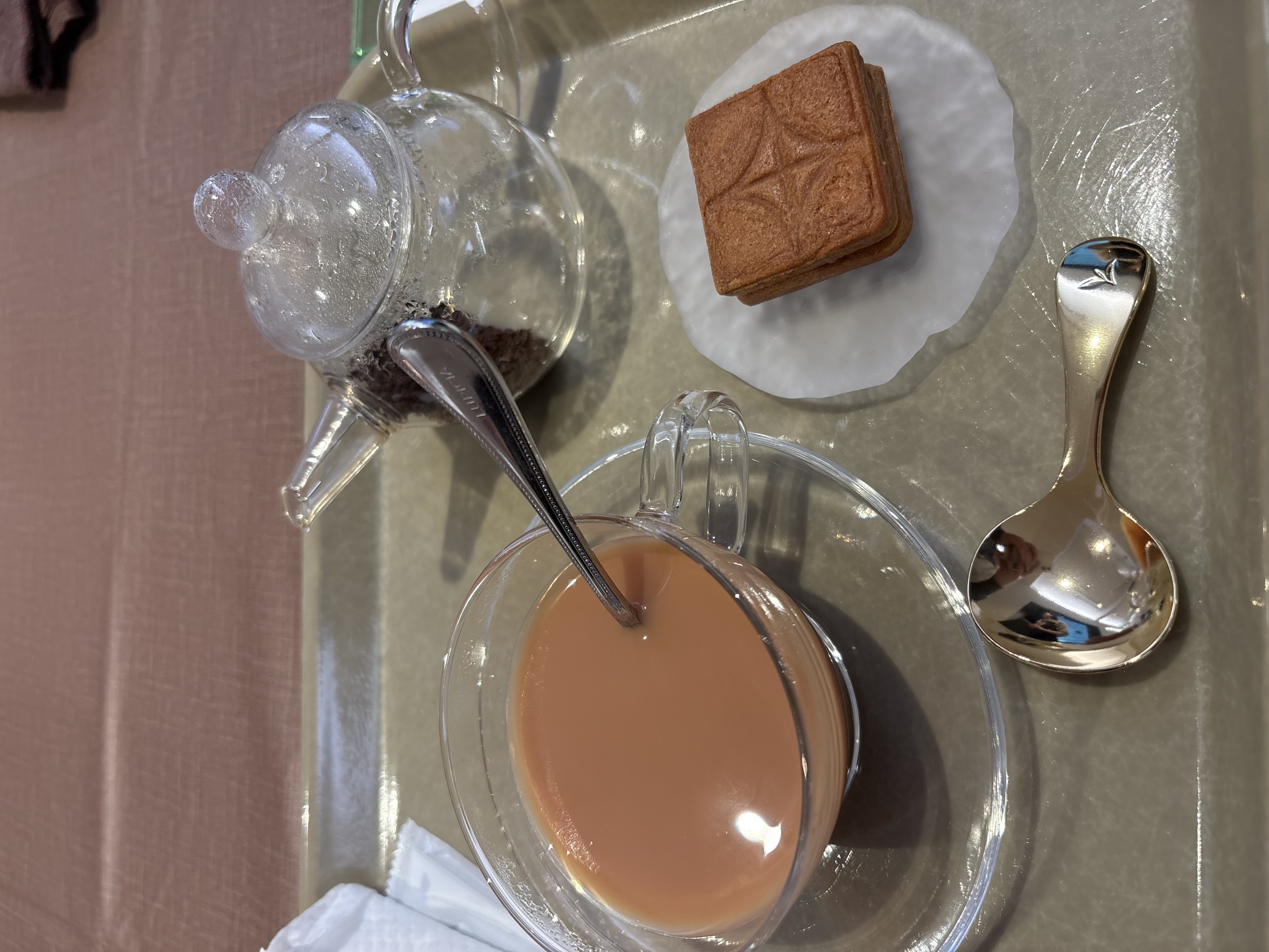 季節のお菓子と一緒にティータイム