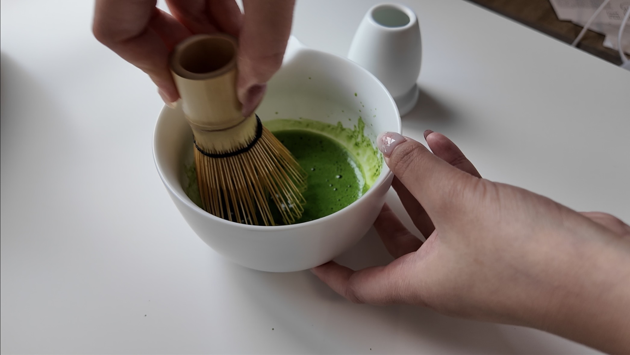 抹茶を点てる様子